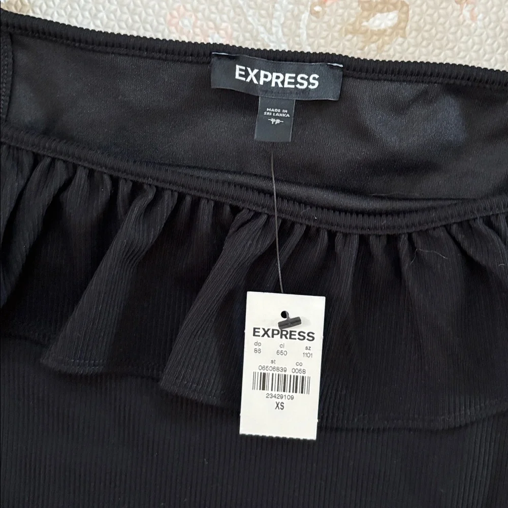 EXPRESS Ribbed Black Off Shoulder Ruffled Bodysuit XS New With Tags - Picture 3 of 6